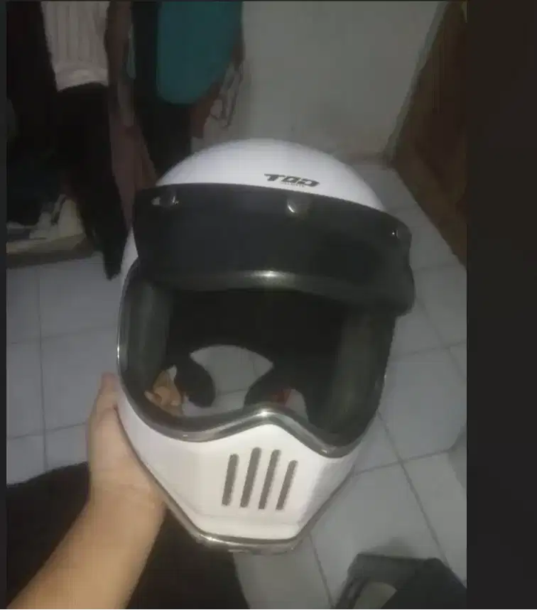 di jual helm full face kondisi masih bagus jarang di pakek