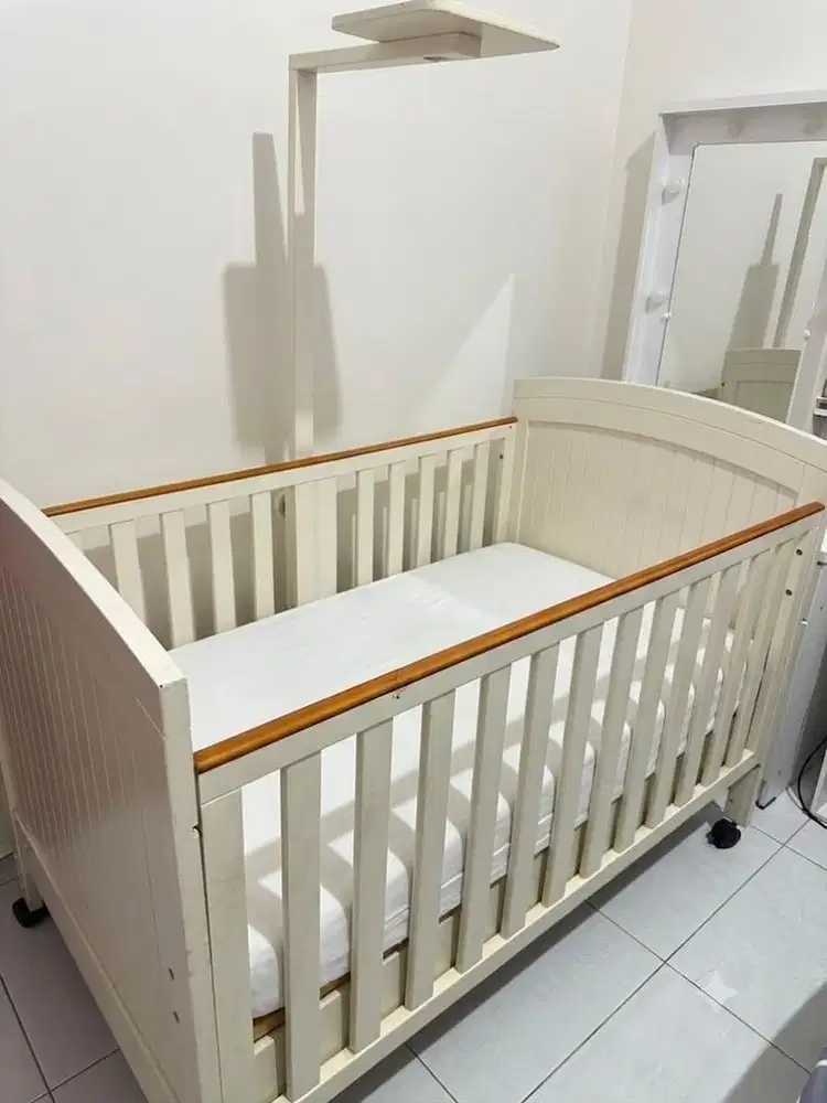 Tempat Tidur bayi