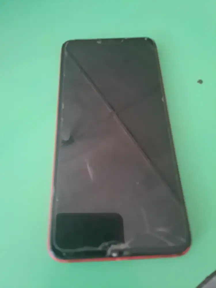 Oppo A3s. Ram 3/33. Minus lcd.