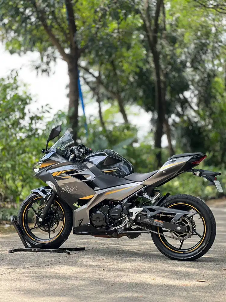 KAWASAKI NEW NINJA 250 FI ABS KEYLESS GREY 2022 KM 9K PAJAK ON SUPERB