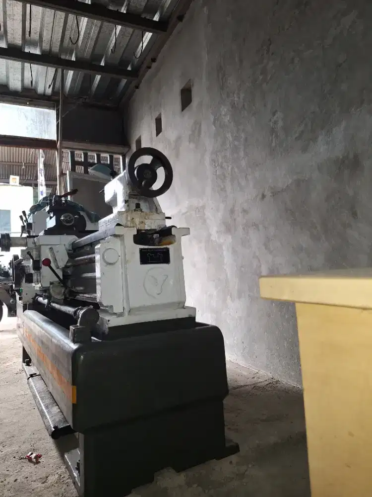 Mesin bubut runsmaster