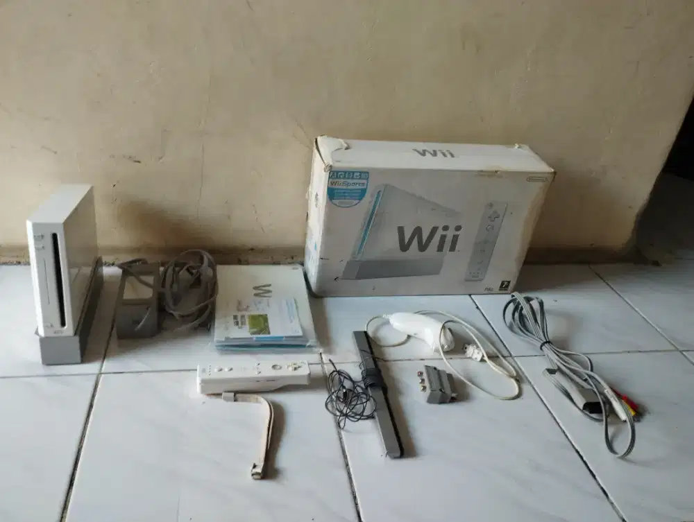 Game console NINTENDO Wii ( masih ada box )
