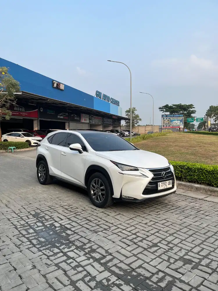 Lexus NX200T (2015)