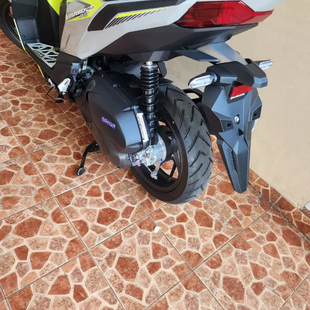 BAN ORI BAWAAN VARIO 160 EVO