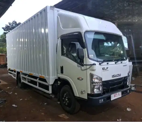 ISUZU NMR L CDD LONG BOX