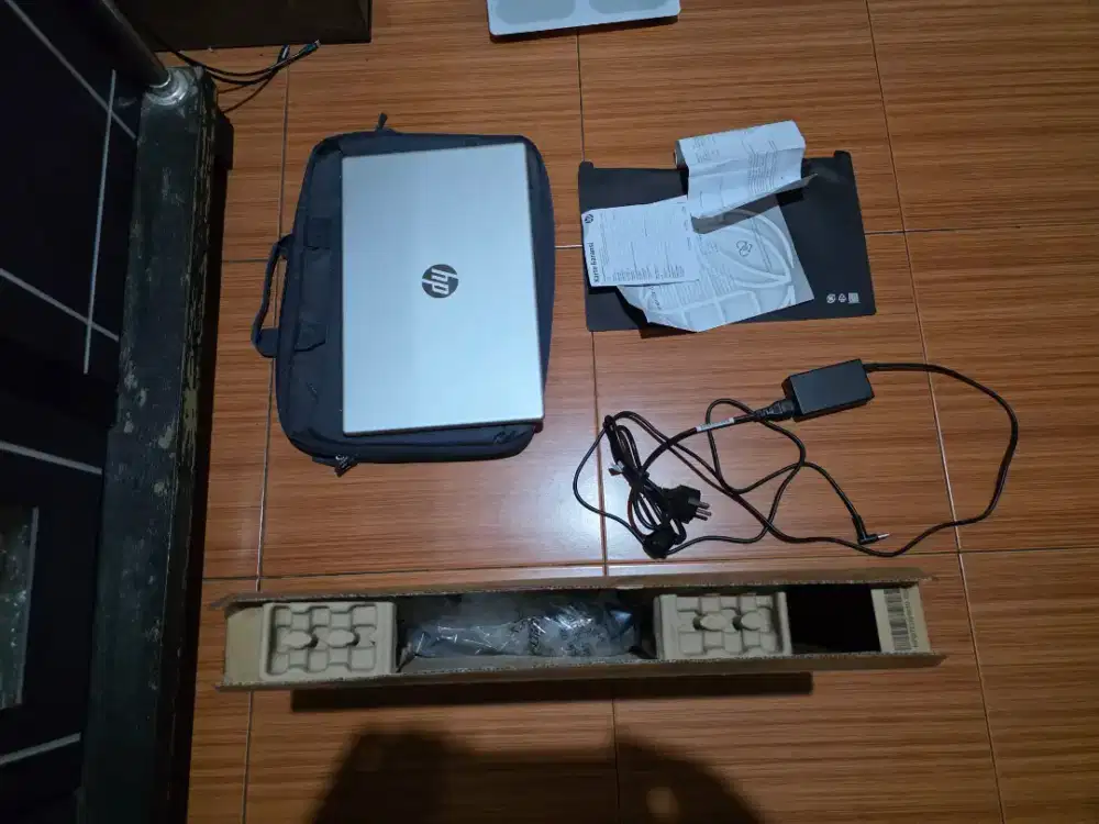 Dijual Laptop hp 15 fd0031tx (hewlett packard) warna silver numpad