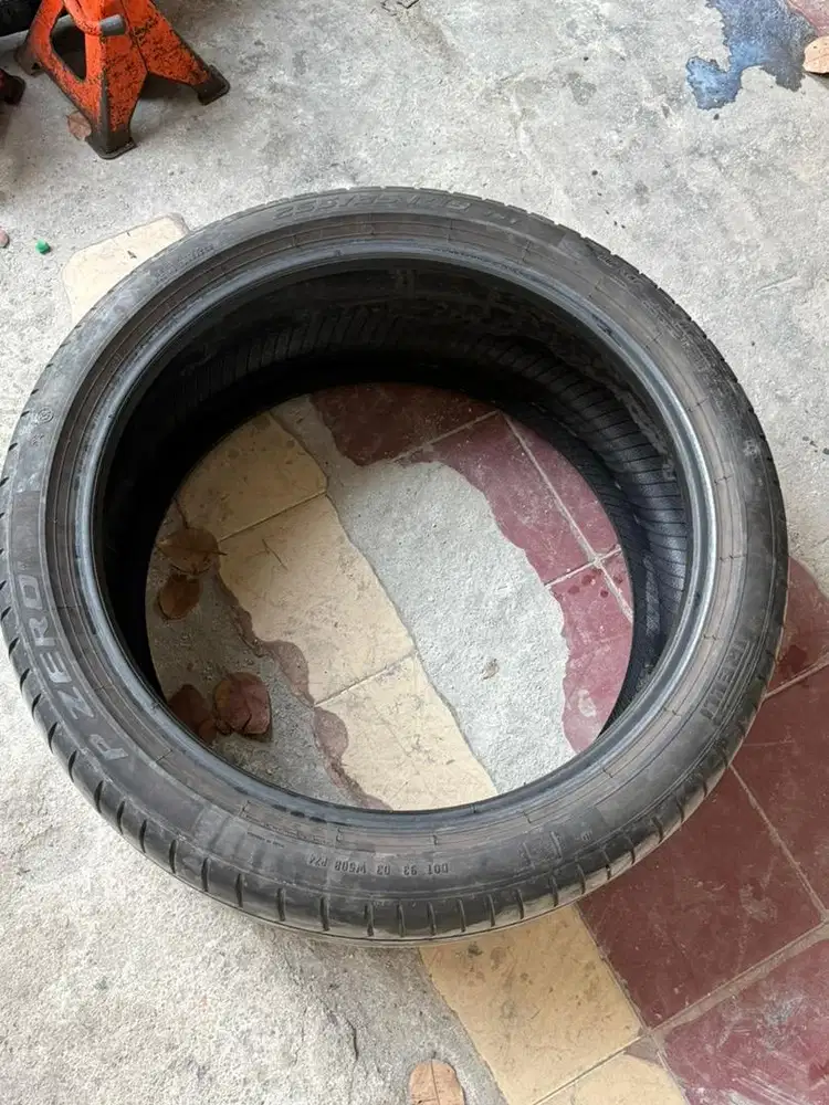 Ban RFT bekas 85% pireli pzero 255/35 R19