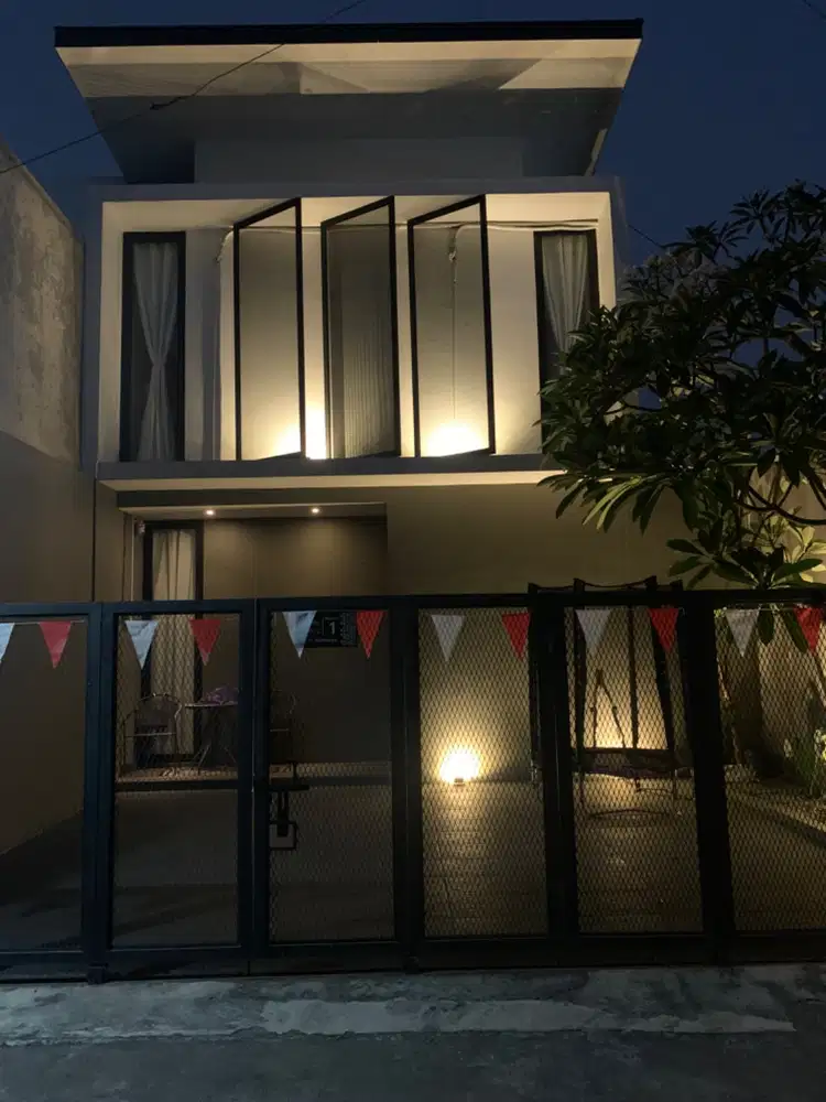 Rumah modern 2 lantai daerah premium Purwomartani