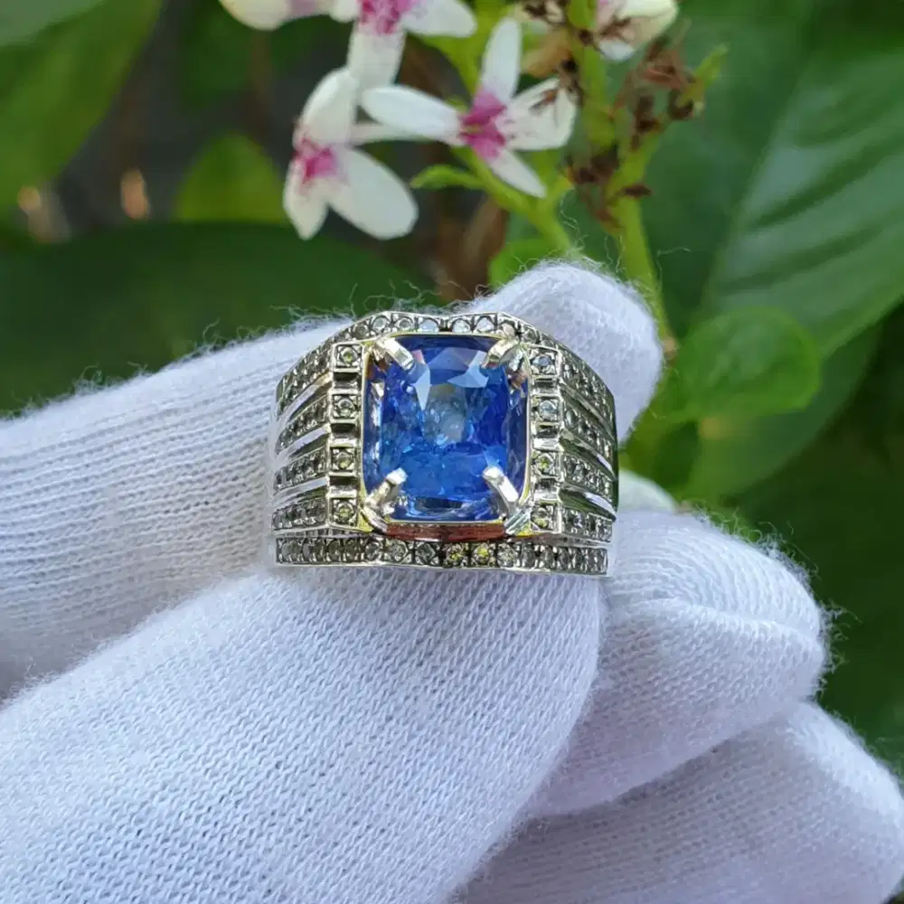 Natural Blue Sapphire Srilanka 3.55 crt Ring silver