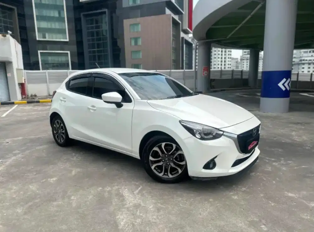 Mazda 2 R Skyactiv 1.5 AT 2015 Automatic