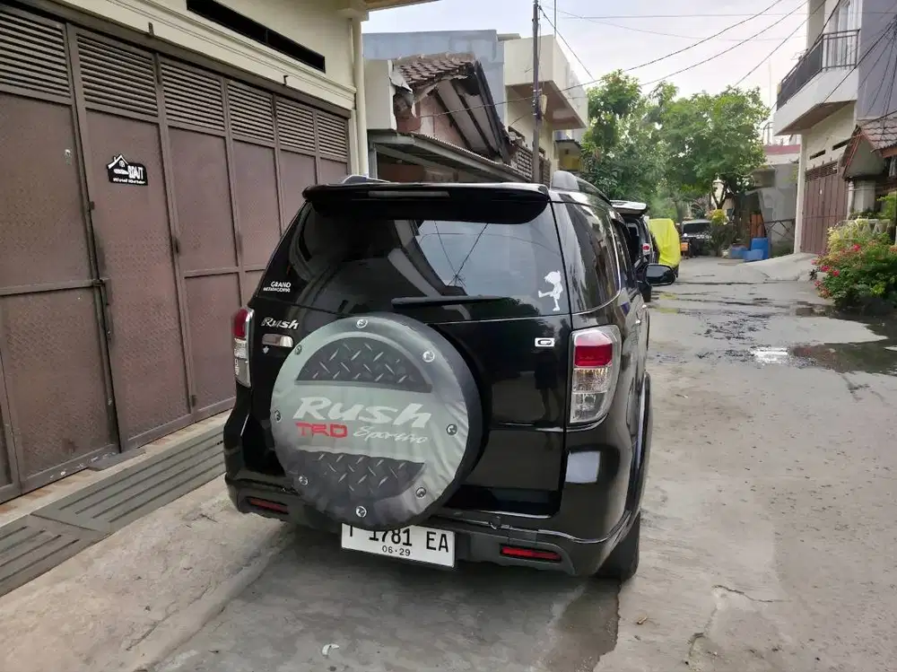 Toyota Rush G Manual MT Tahun 2014 Hitam , 2013