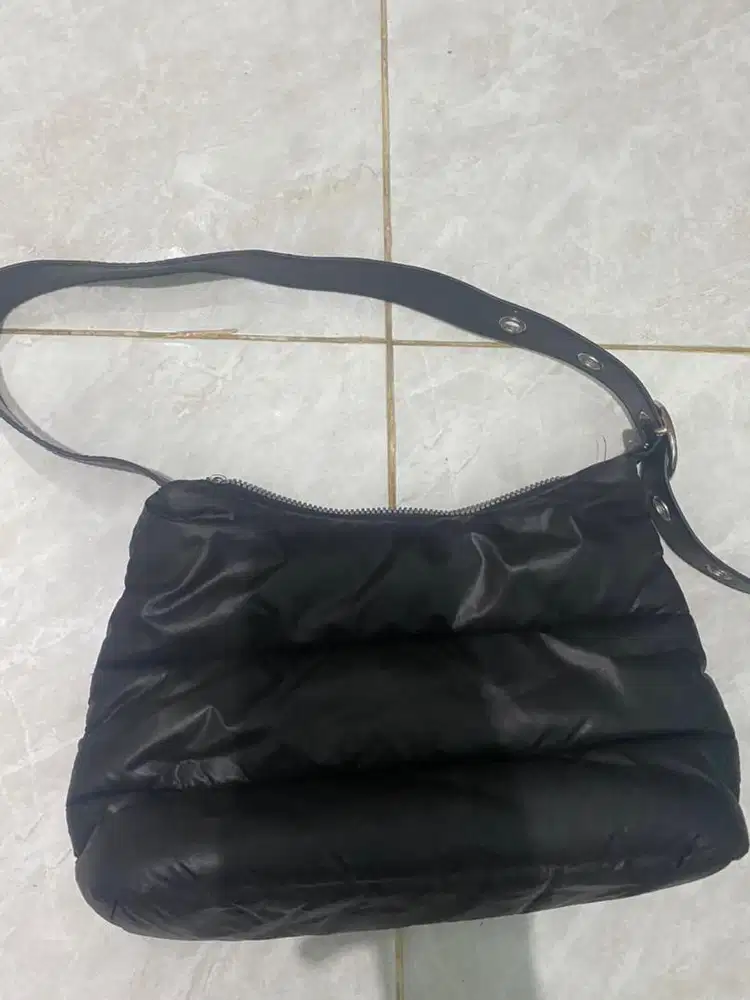 Tas hitam merk hm