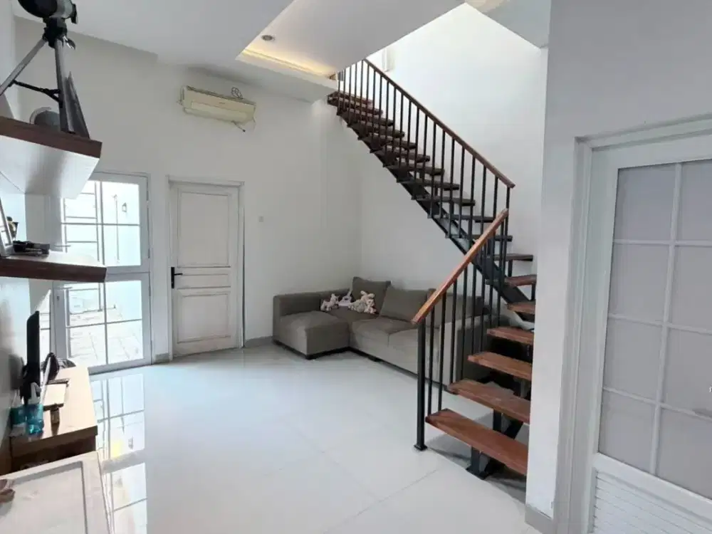 Rumah Banjarwijaya Full Furnished dengan rooftop - deket Alam Sutera