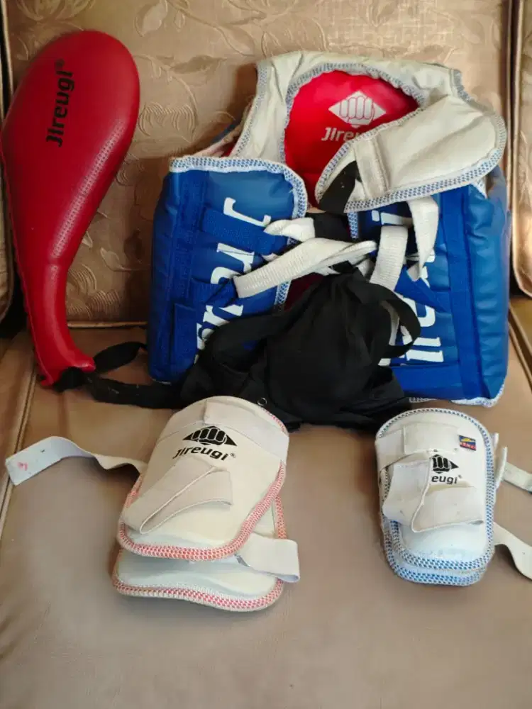 KELENGKAPAN TAEKWONDO
