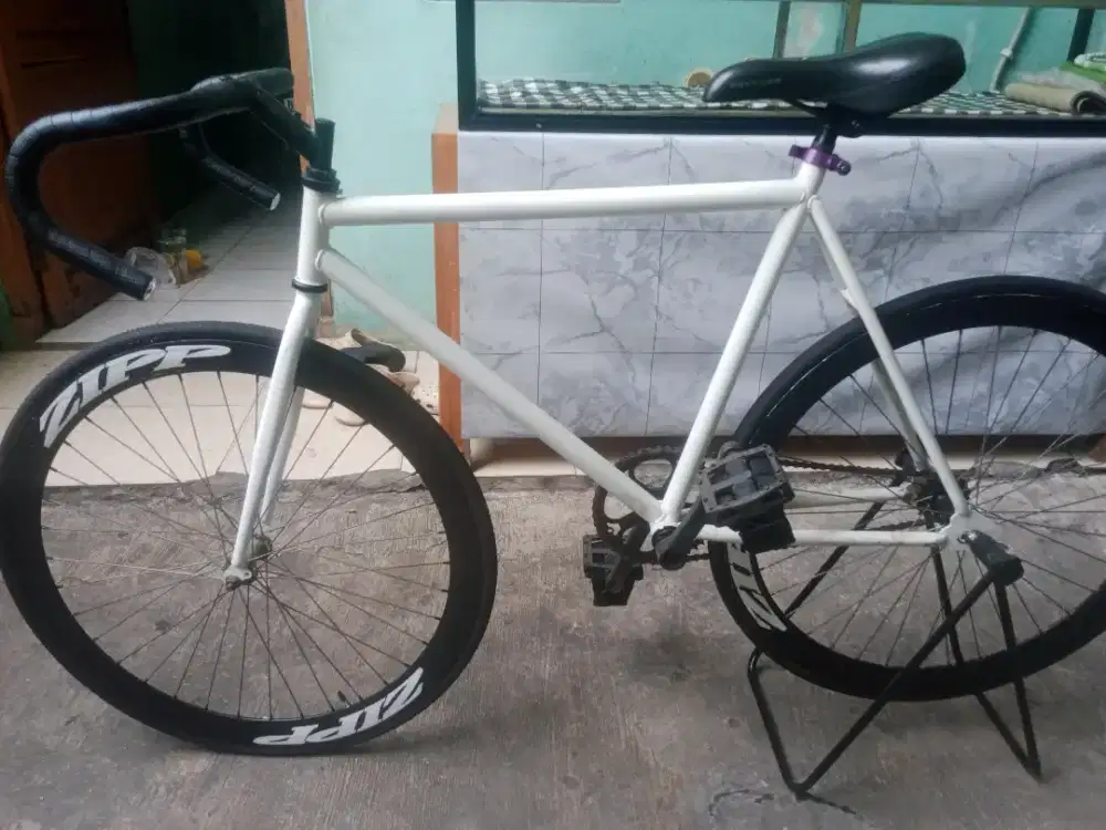 Sepeda Pixy putih