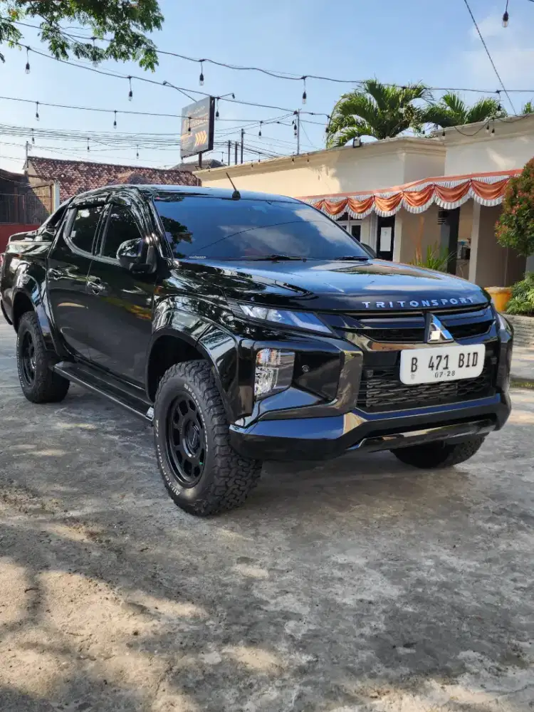 Mitsubishi Triton 2023 Hitam (Kondisi Istimewa & Siap Pakai)