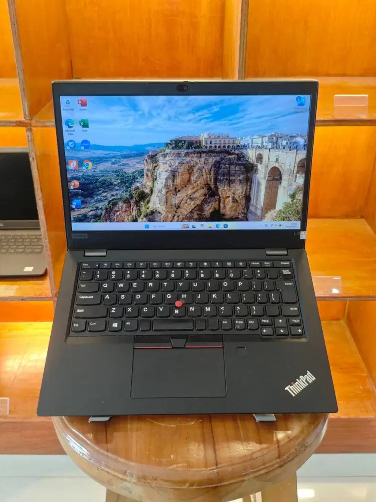 Lenovo Thinkpad L13  SPESIFIKASI : * Processor : Intel(R) Core(TM) i5
