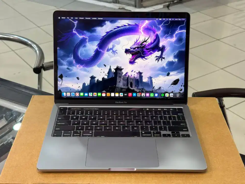 Macbook pro 2020 core i5 ram 8gb/512gb Touchbar