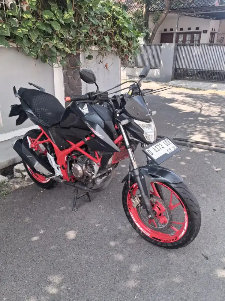 CB 150R Streetfire 2016. Standar. Mulus. Original. Ban OK. Bisa TT