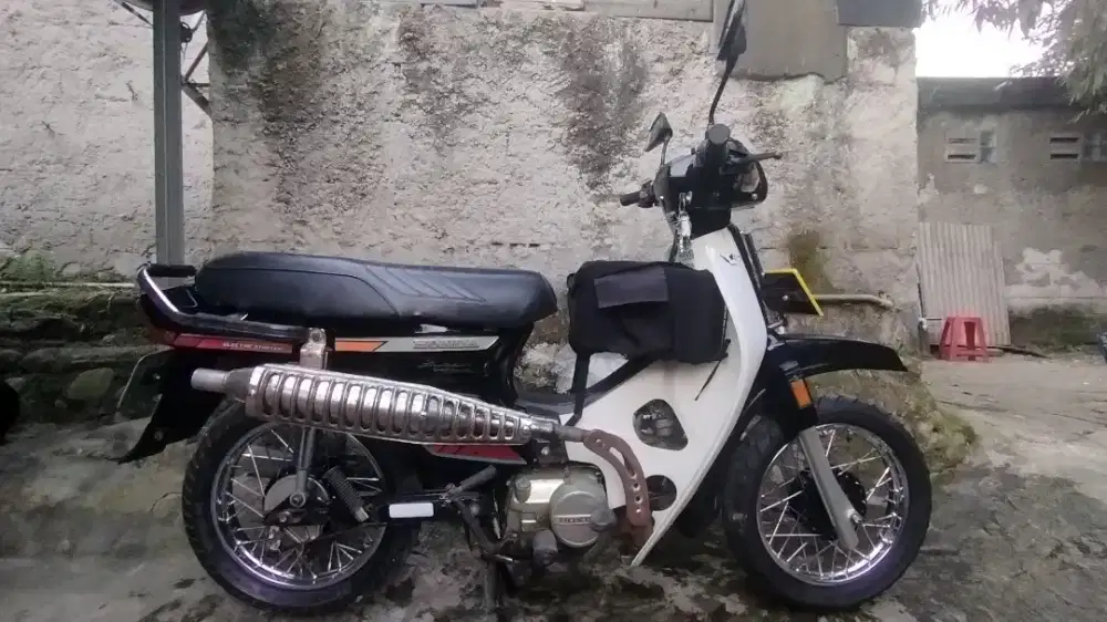 Astrea Prima 1990 Hitam