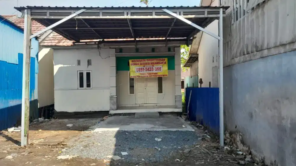 DISEWAKAN RUMAH DENGAN HALAMAN LUAS COCOK UNTUK EXPEDISI