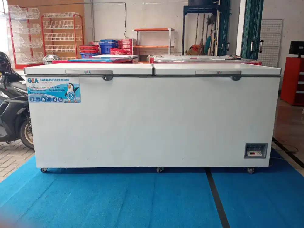 Freezer box bekas merk Gea 900L mulus Orisinil