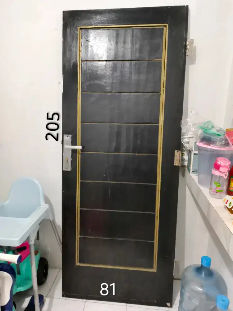 Pintu Solid Bekas