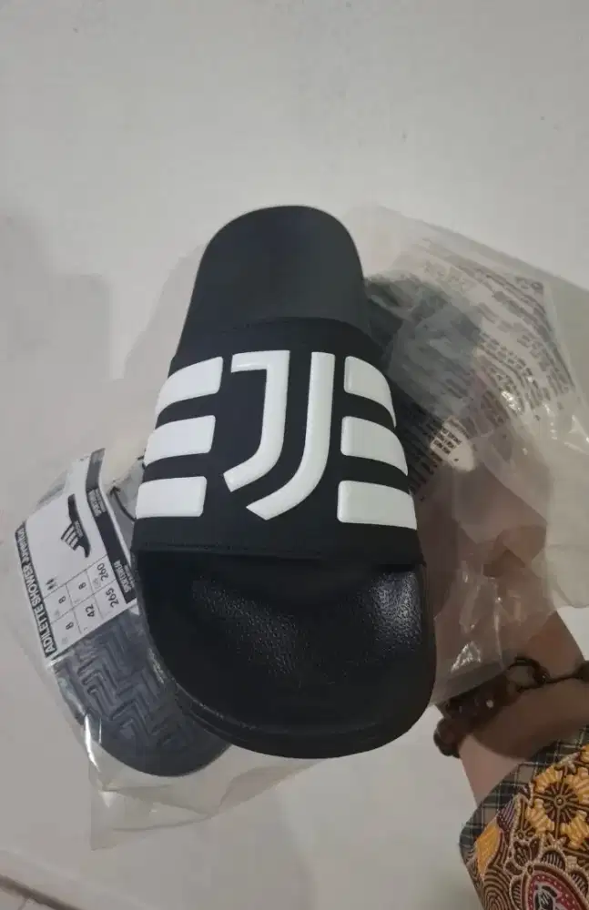 Sandal Adidas Adilette Juventus 42