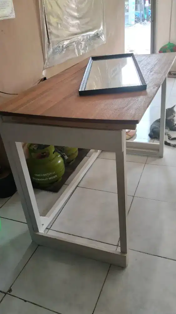 Meja lipat istimewa