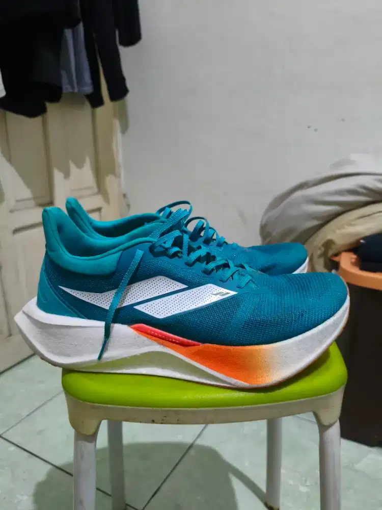Sepatu Lari Mills Dynaplate Rush M2
