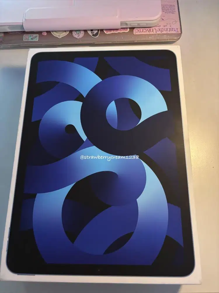 For Sale Ipad Air 5 (M1) 256gb wifi only garansi on Mei 2027