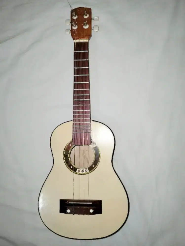 Ukulele yamaha custom