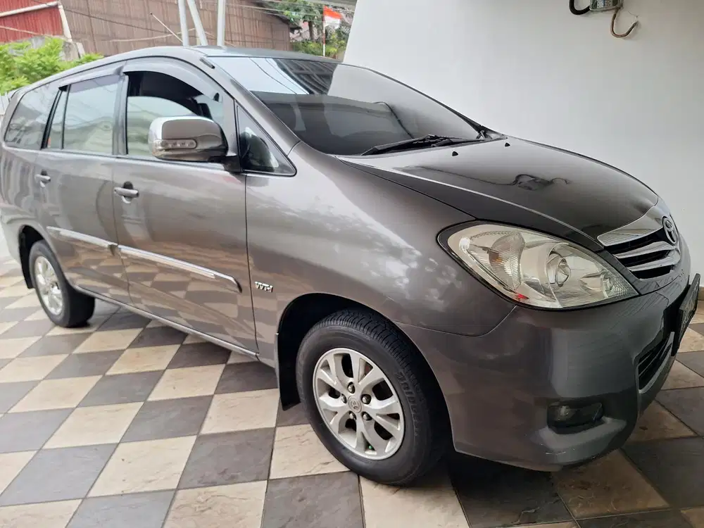 Innova G AT Bensin 2011