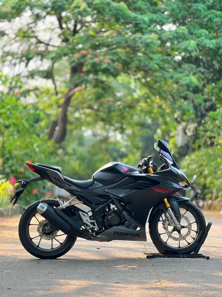 HONDA NEW CBR 150R HITAM 2022 KM 7K PAJAK PANJANG FULL MULUS