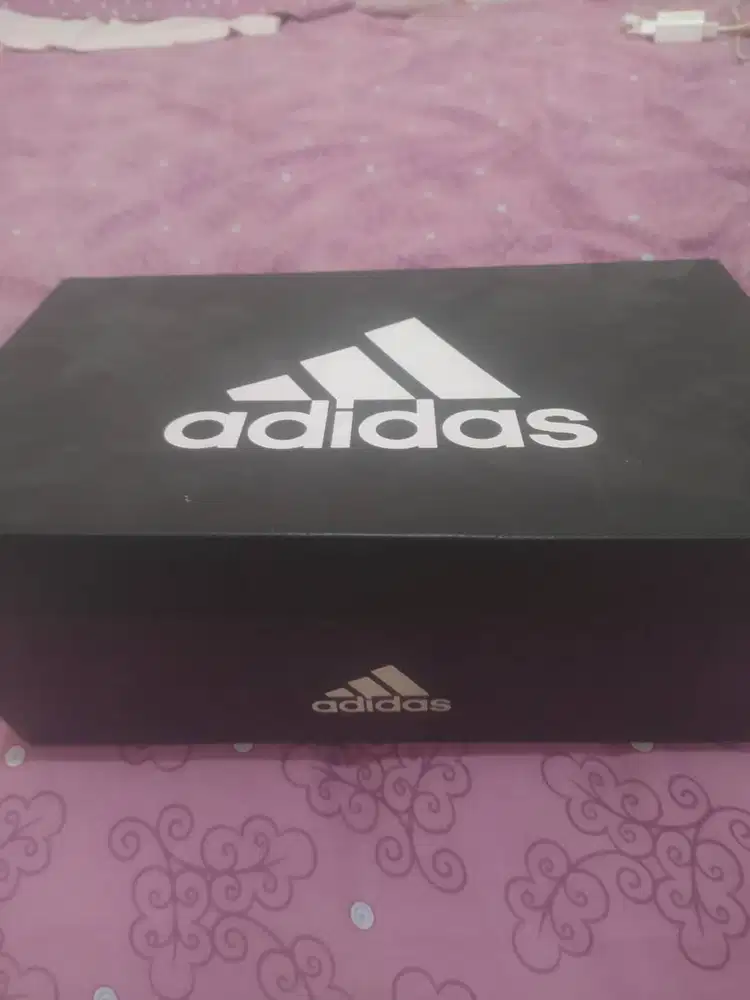 dijual sepatu adidas untuk joging dan traveling