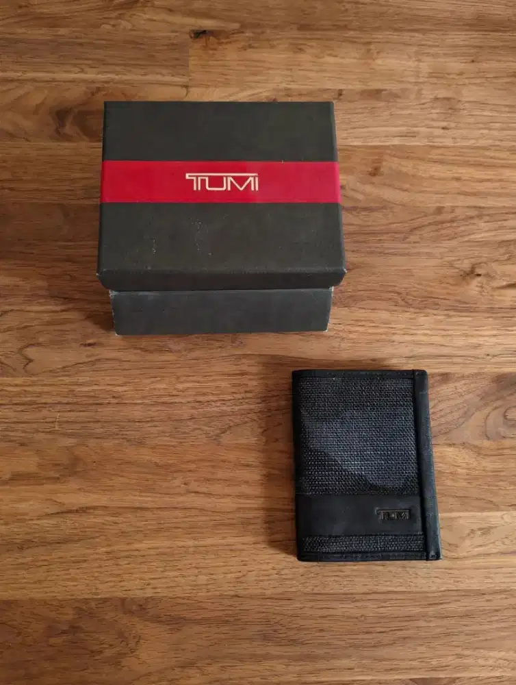 Card holder wallet / dompet merk tumi original.. camo edition..fullset