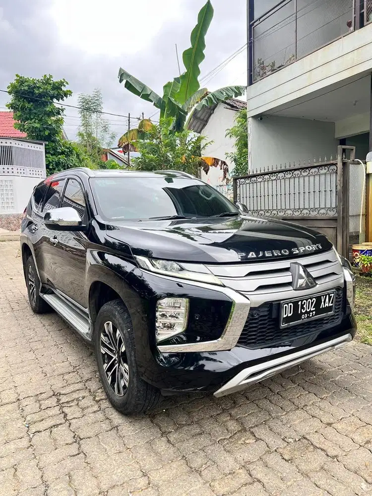 Mitsubishi Pajero Sport Tipe Dakar 4x2 Tahun 2022 warna Hitam