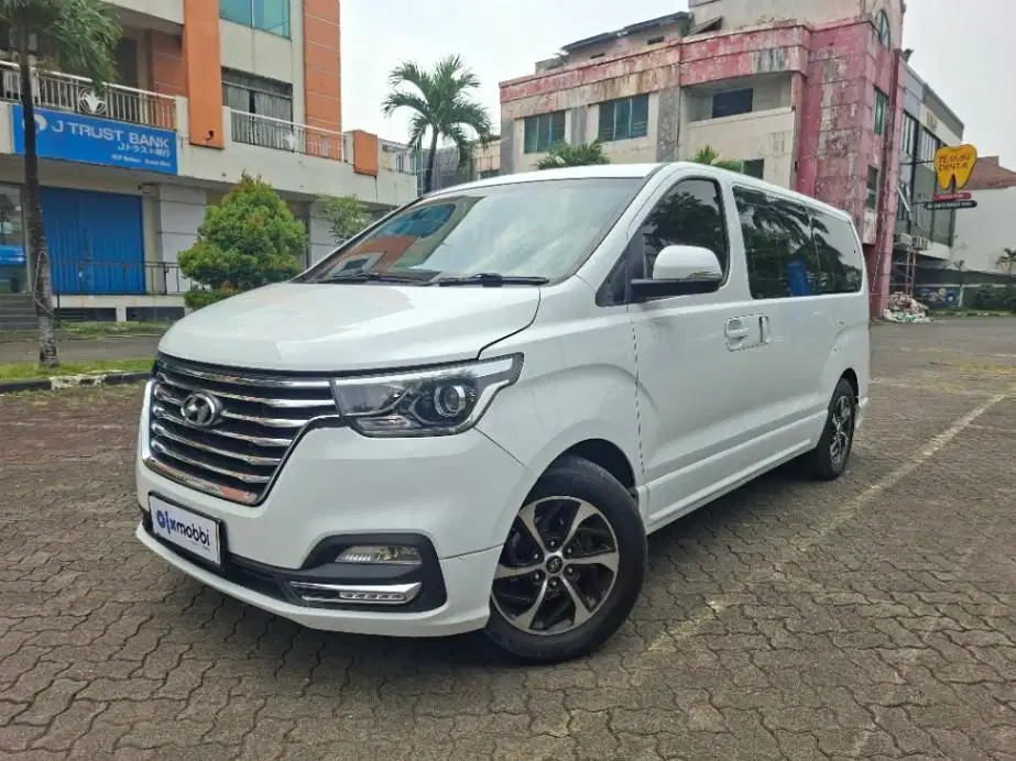 Hyundai H-1 2.4 Royale Bensin-AT 2018 Putih