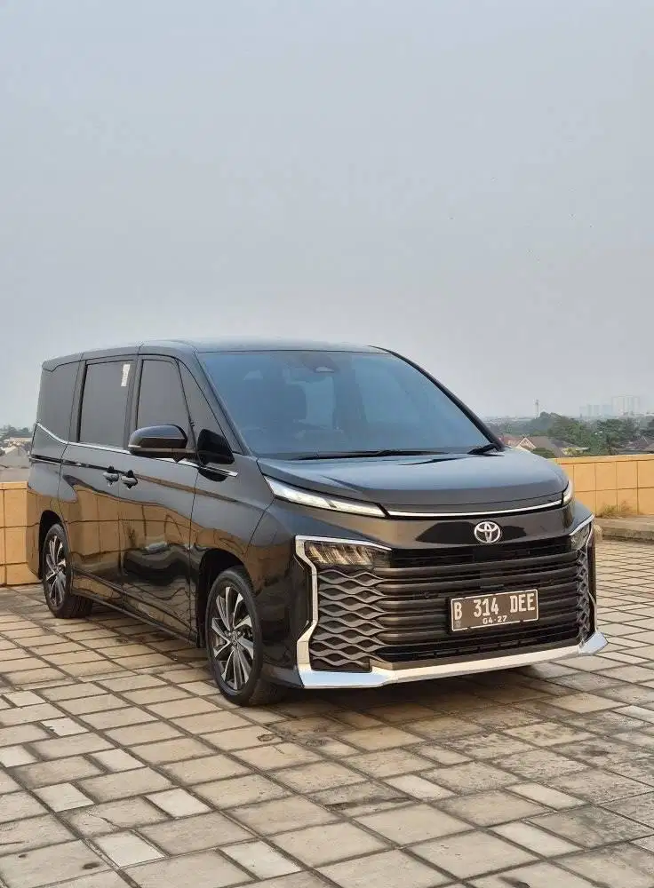 Toyota Voxy 2022