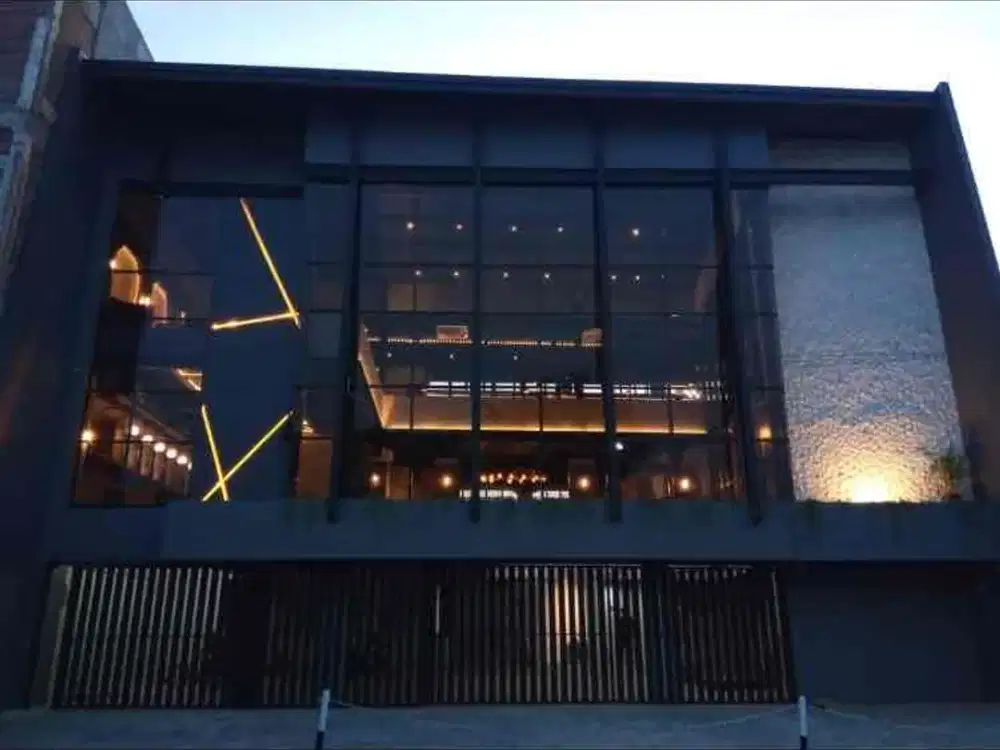 dijual Exs resto mewah 3 lantai di lokasi premium dengan akses strategis dan view menarik