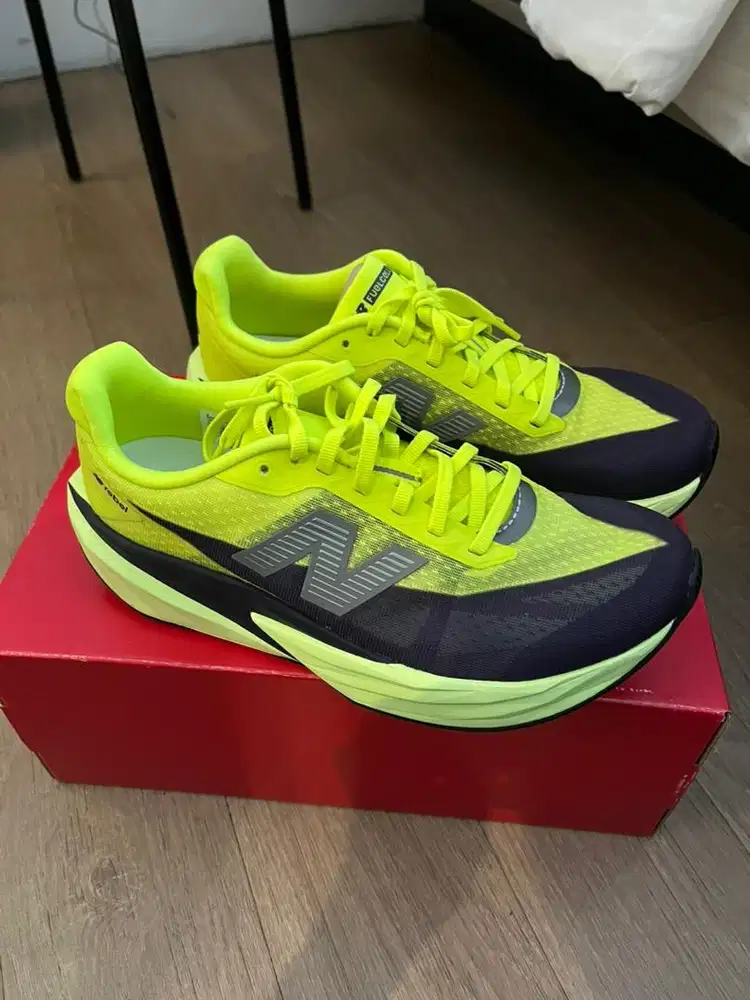 Sepatu Running NB Rebel V5