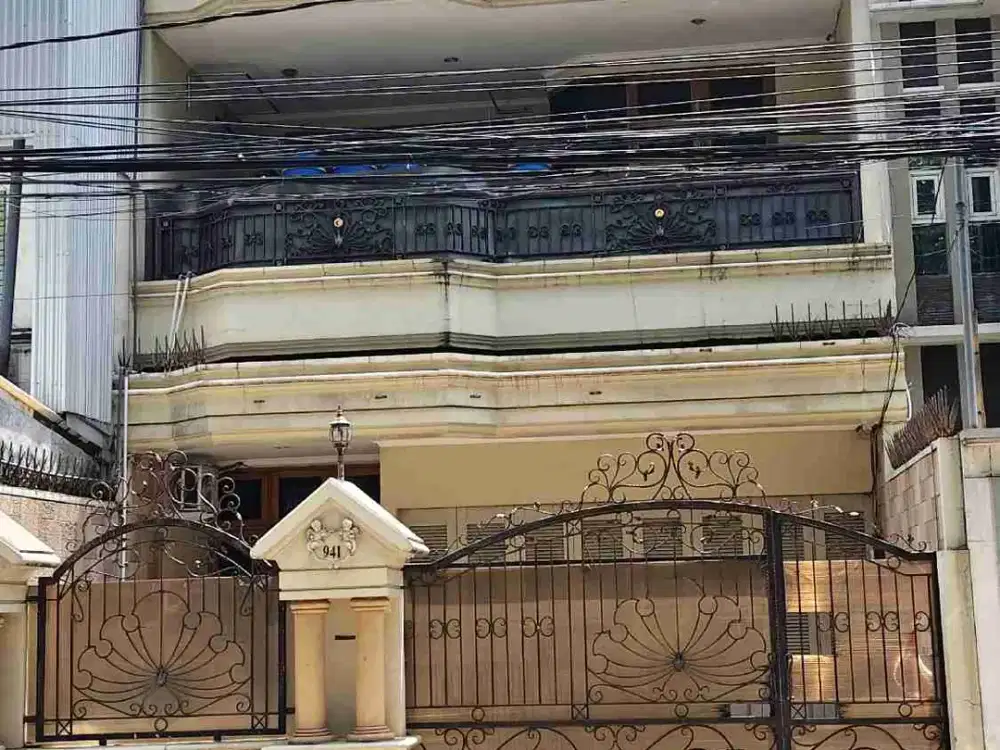 Rumah 2 Lt di Jl Mayjend Sutoyo, Pekunden Semarang Tengah
