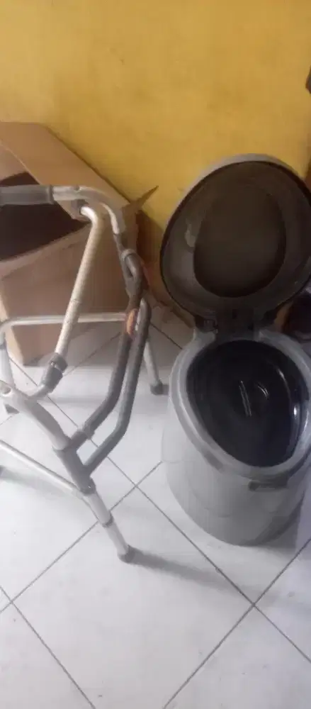 Jual wc portebel dan alat jalan lansia