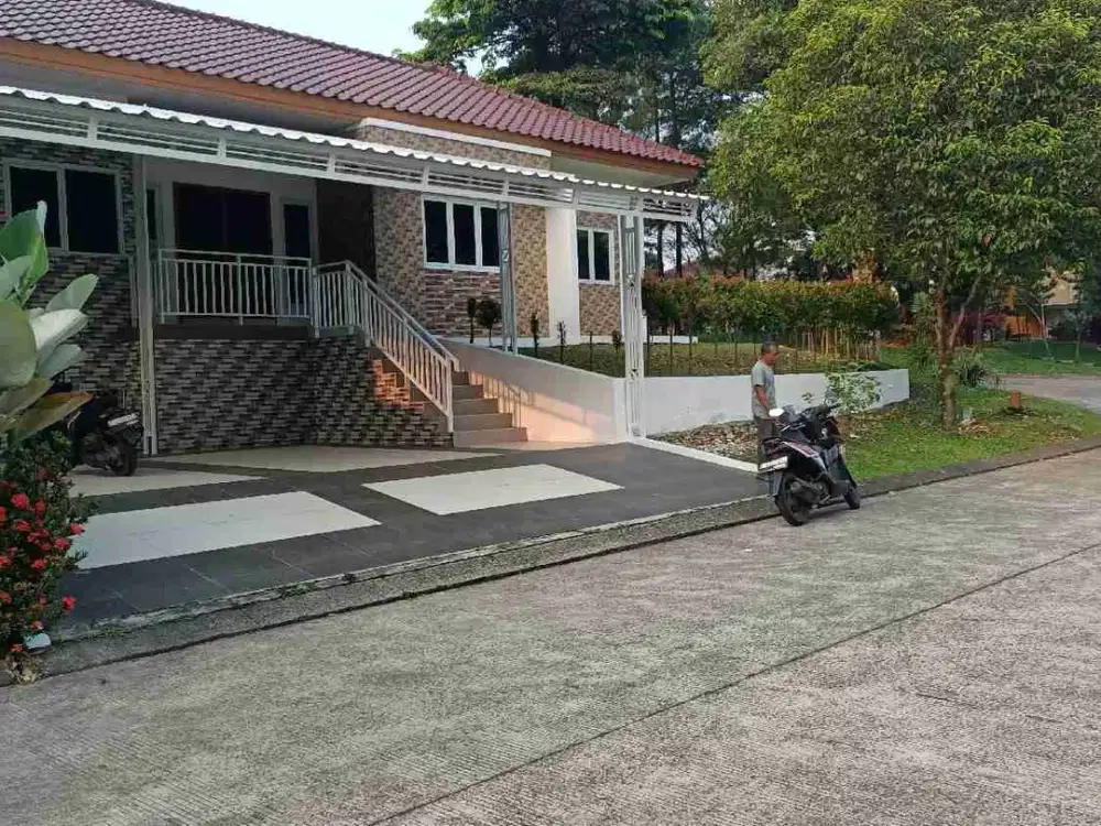 Rumah hook samping taman cluster Yunani Sentul city Bogor