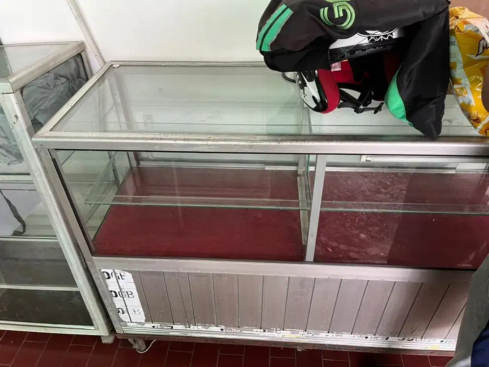 Etalase konter hp