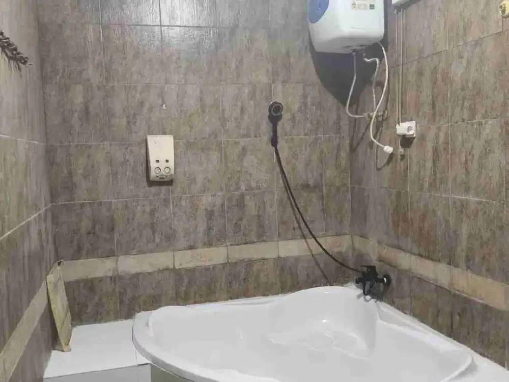 Rumah siap huni luas di Sektor, Gading Serpong