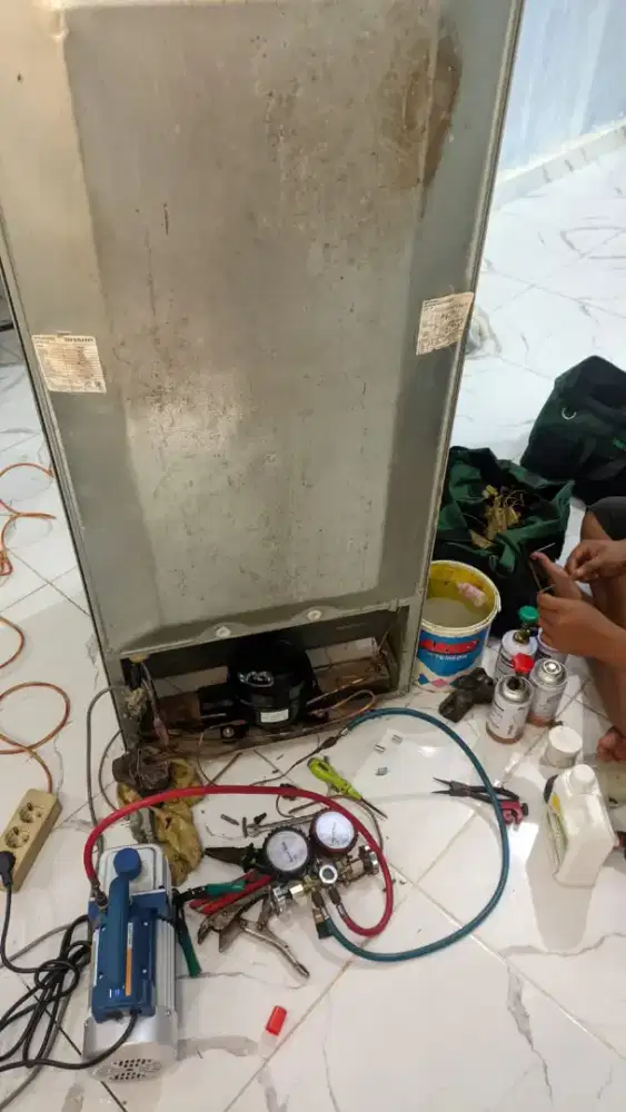 Kulkas rusak panggilan siap ditempat