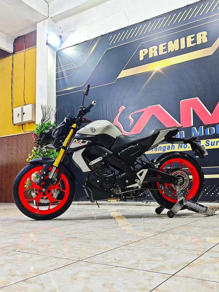 Yamaha Mt15 naked modern siap tampil keren . Anugerah motor rungkut