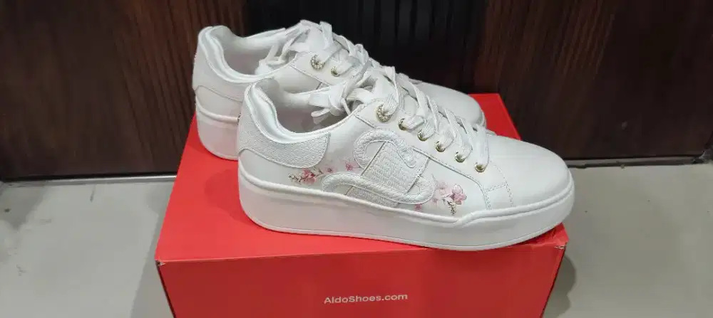 Sepatu merk aldo