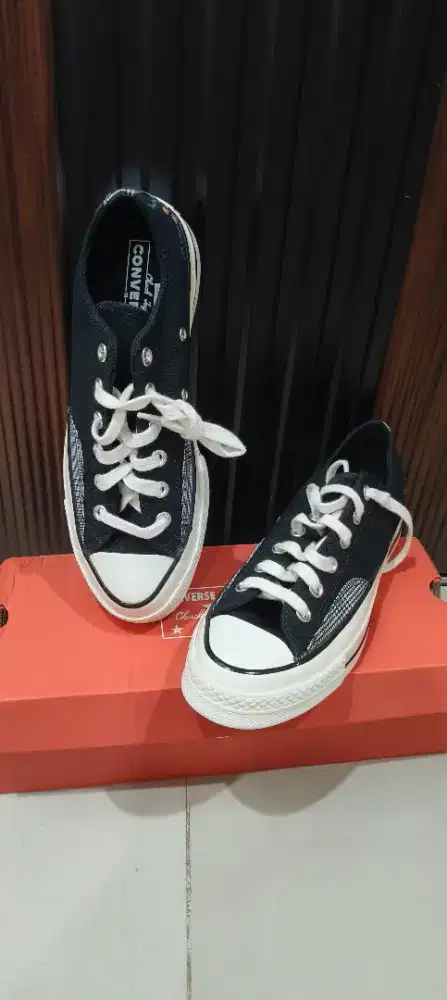 Sepatu merk convers